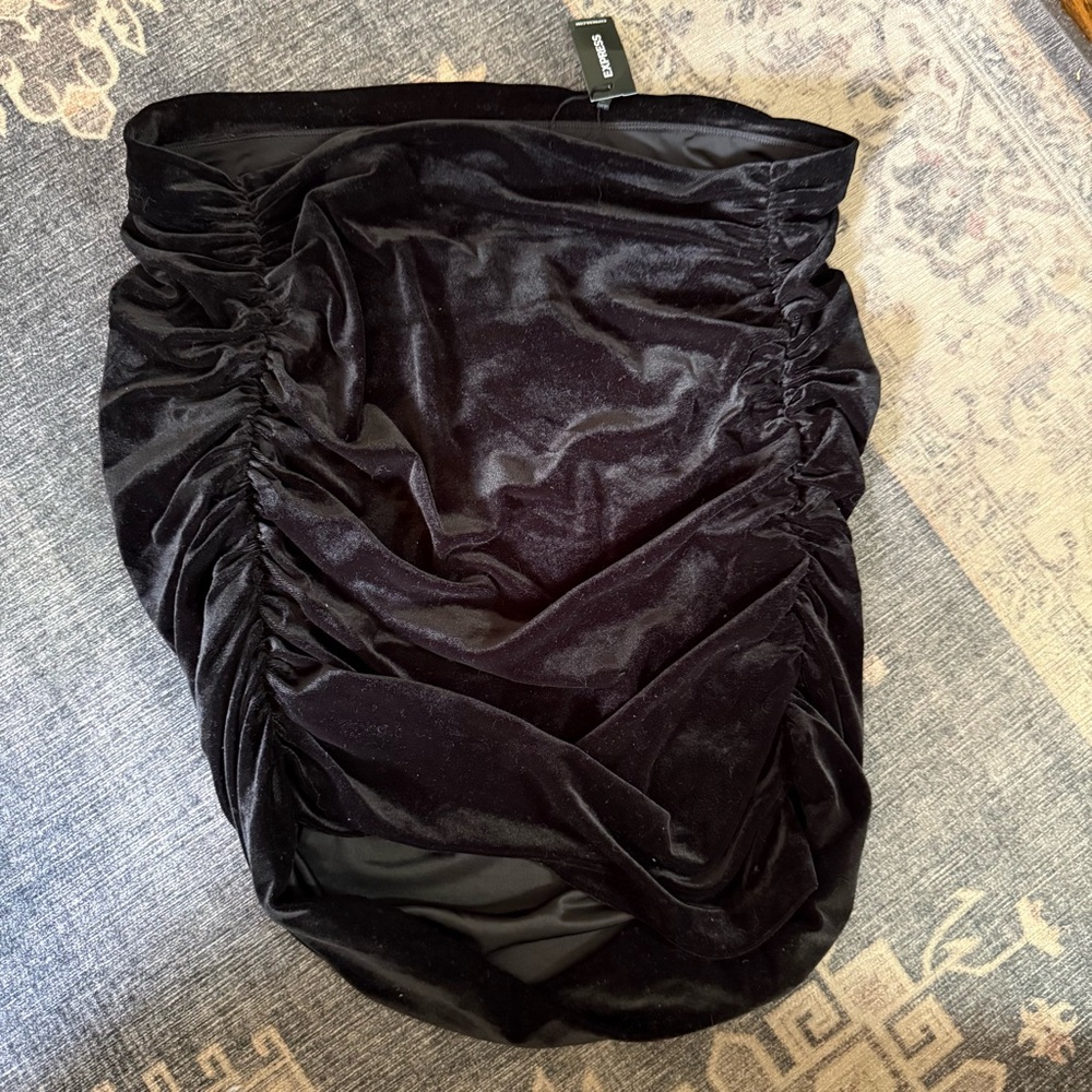 Express Black Ruched Skirt - Picture 3 of 6
